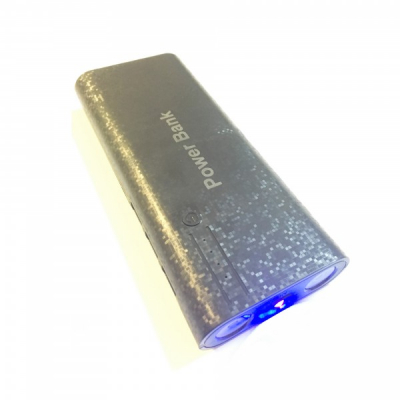 Baterie Externa Power Bank 3 USB, Lanterna LED, Lumina UV 20000