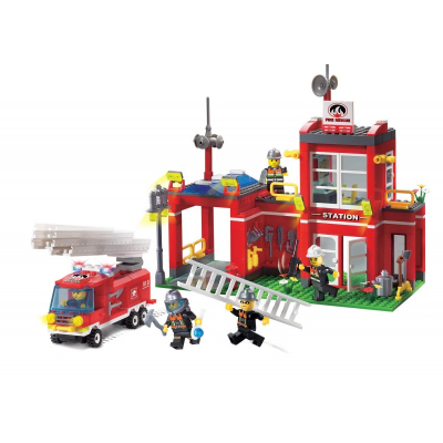 Joc tip lego, Statie de Pompieri cu Masina si 5 Pompieri 910