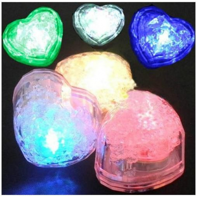 Set 12 Inimioare Luminoase Plutitoare cu LED Hearts Ice Cubes