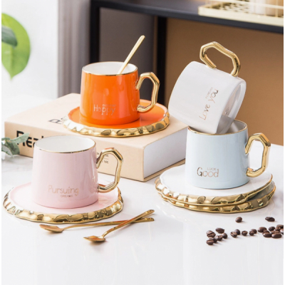 Set Cafea DeLuxe Cadoul Perfect 4Cesti 4Farfurii 4Lingurite HML1936