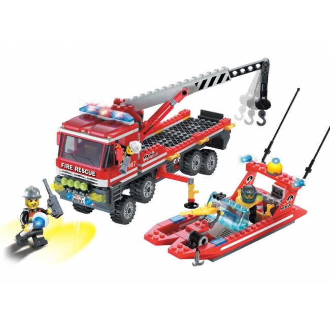 Joc tip lego, Masina de pompieri cu Barca de Salvare si 3 Pompieri 907